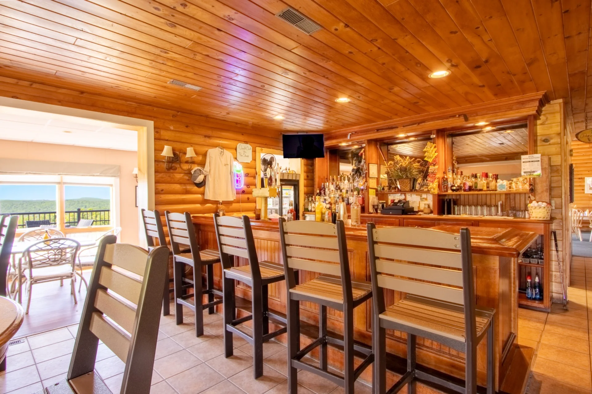Full clubhouse bar at French Woods